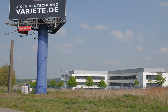 Schon von weitem sichtbar: das Gewerbegebiet