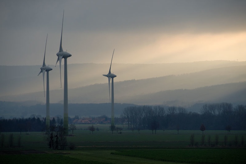 Windgeneratoren zwischen Eckerde und Leveste