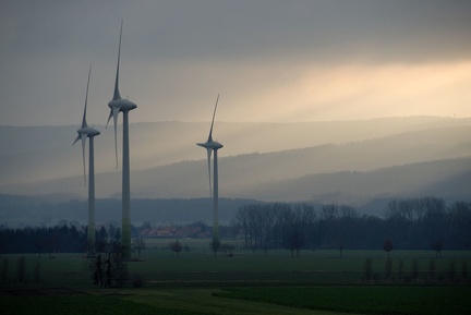 Windgeneratoren zwischen Eckerde und Leveste