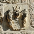 Ev. Thomaskirche, Wappen über dem Nordeingang
