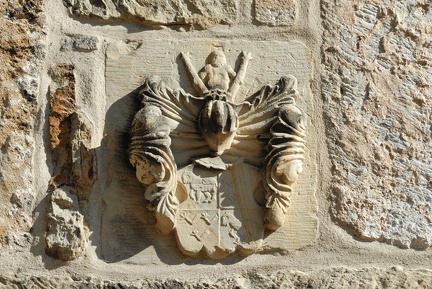 Ev. Thomaskirche, Wappen über dem Nordeingang
