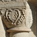 Ev. Thomaskirche, Kapitell einer Säule am Nordeingang
