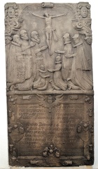 Epitaph im Eingang der Kirche  für Albert Neuhaus  und Johann Brauns