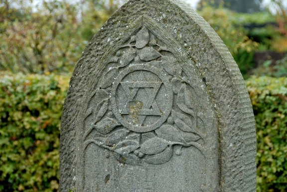 Neuer Jüdischer Friedhof: Symbole auf den Grabsteinen