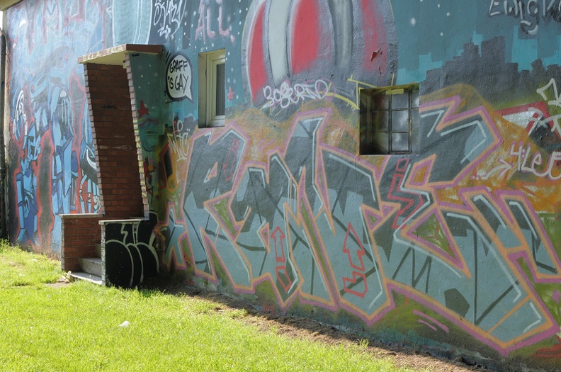 Graffiti an einem Haus im Stollenbachweg