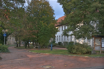 Der Platz zwischen Kloster und Rathaus nach der Entfernung der Pergola