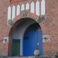 Eingang zum Schulgebäude