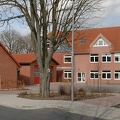 Feuerwehrhaus und Schule,
Ansicht aus der Straße "Die Heide"