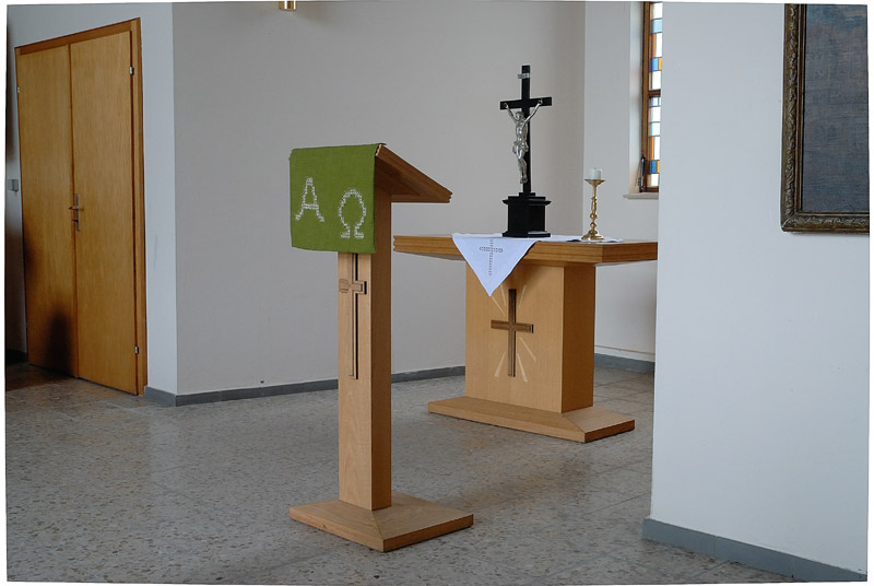 Altarraum der Friedhofskapelle